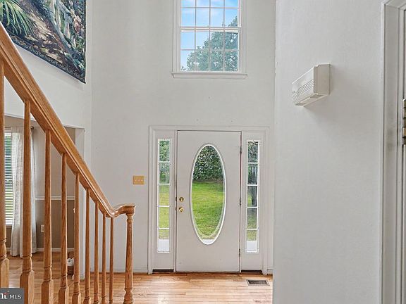 4th image of 146 Nicholas Dr