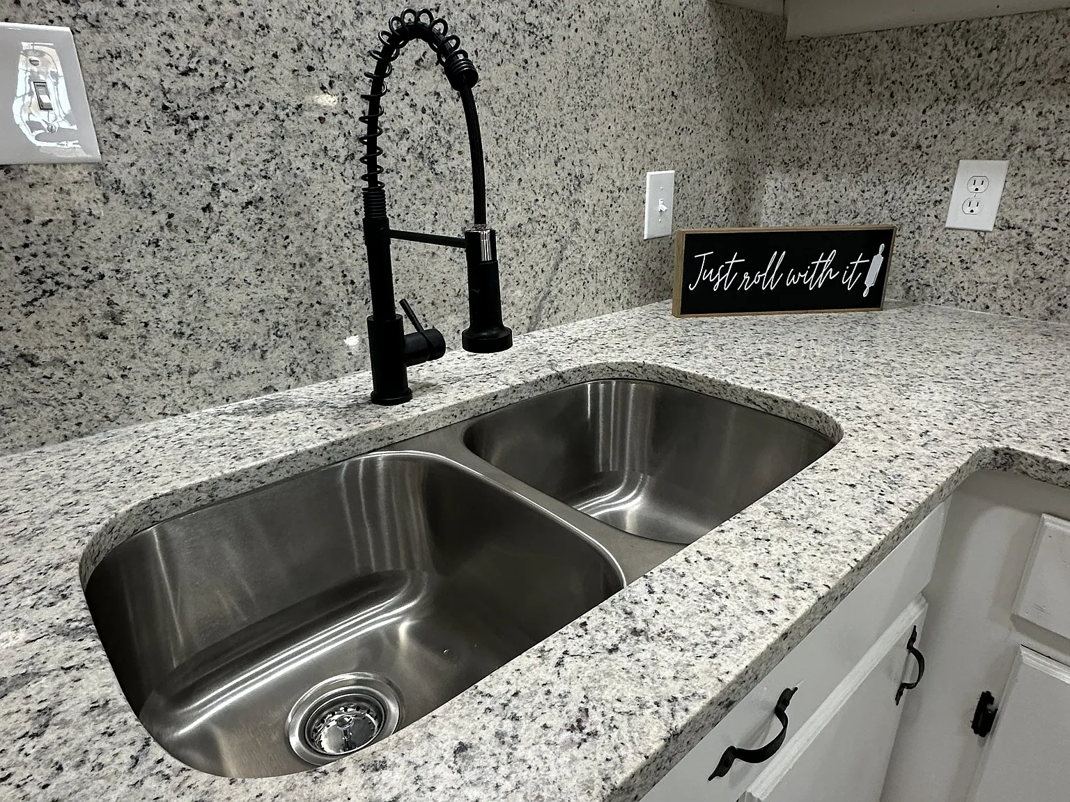3 bed, 1024 sqft, $1,656 — Photo 3