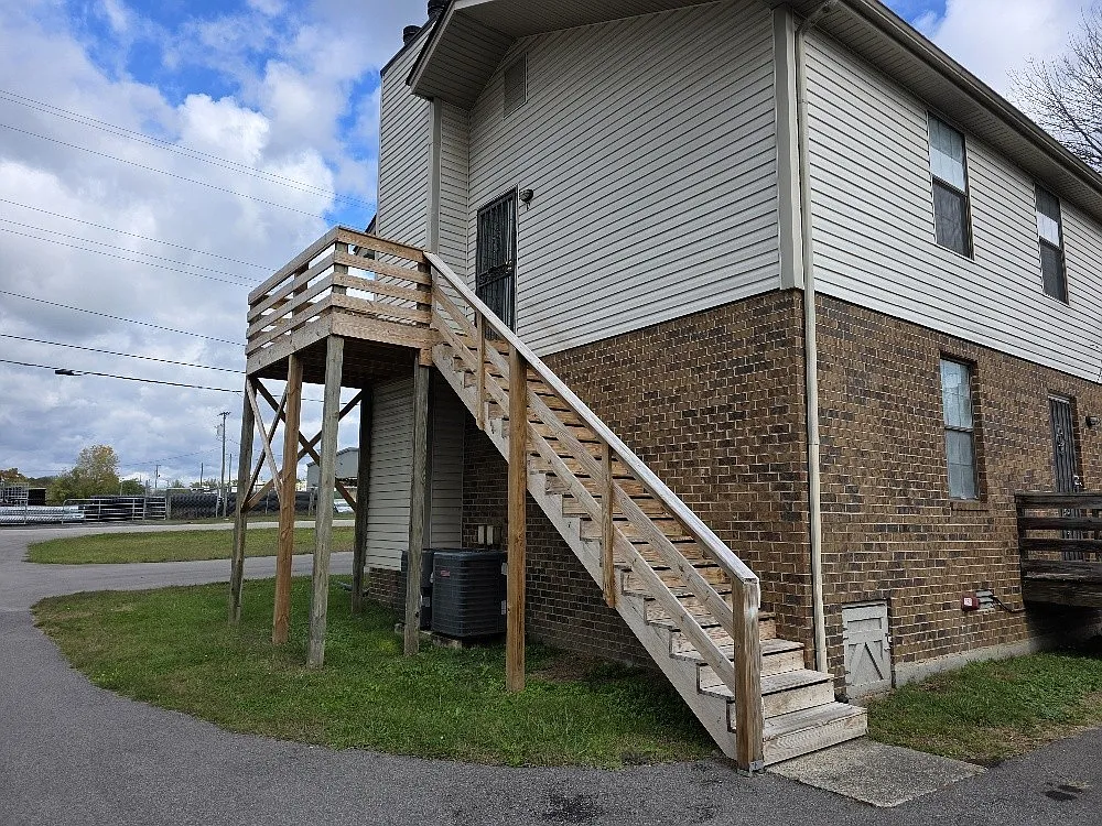 2 bed, 1.0 bath, 715 sqft, $1,125 — Photo 2