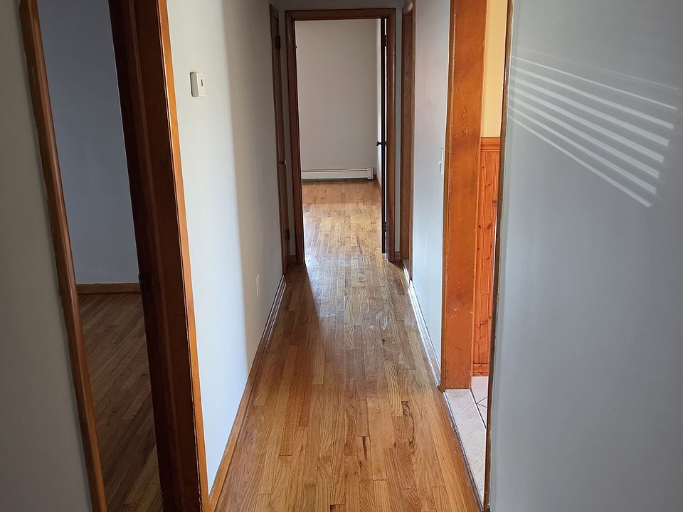 1st image of 844-846 Van Buren Ave #1