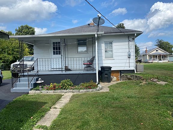 4th image of 1210 Charlevoix Ave