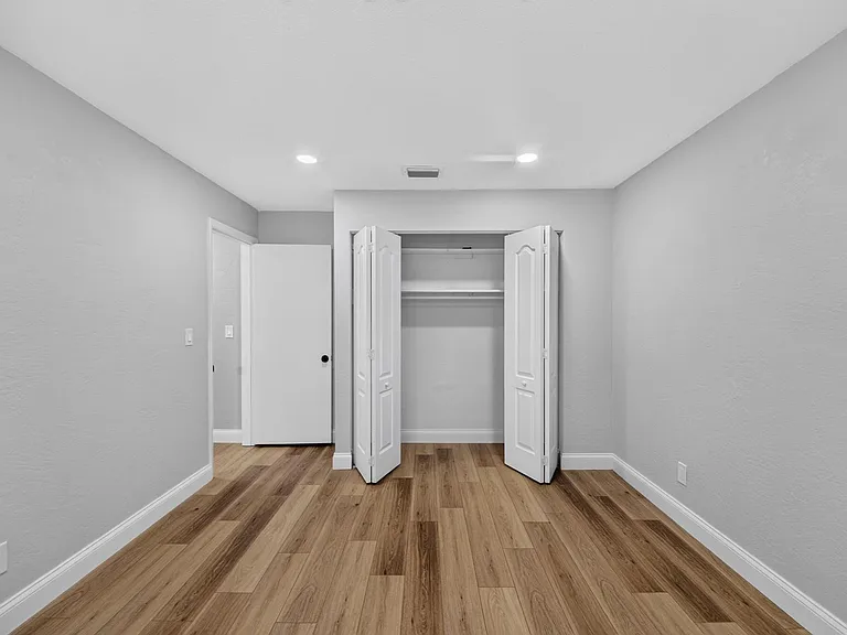 791 Lindenwood Cir E — Photo 31
