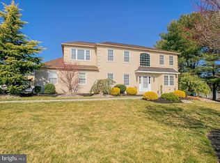 12 Pond View Dr, Richboro, PA 18954