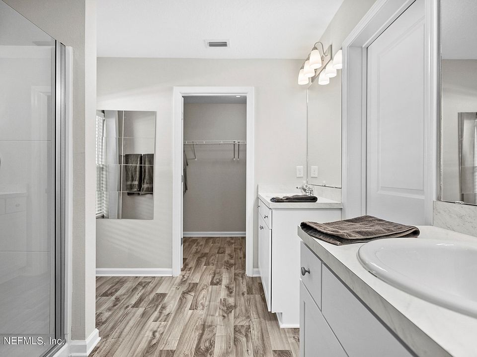 1st image of 121 Moorcroft Way
