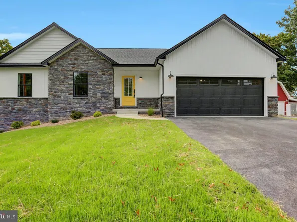 878 Woodland Pkwy, Waynesboro, PA 17268