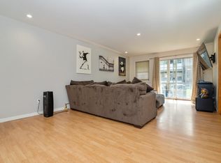 25 Glen Hollow Dr APT H10, Holtsville, NY 11742