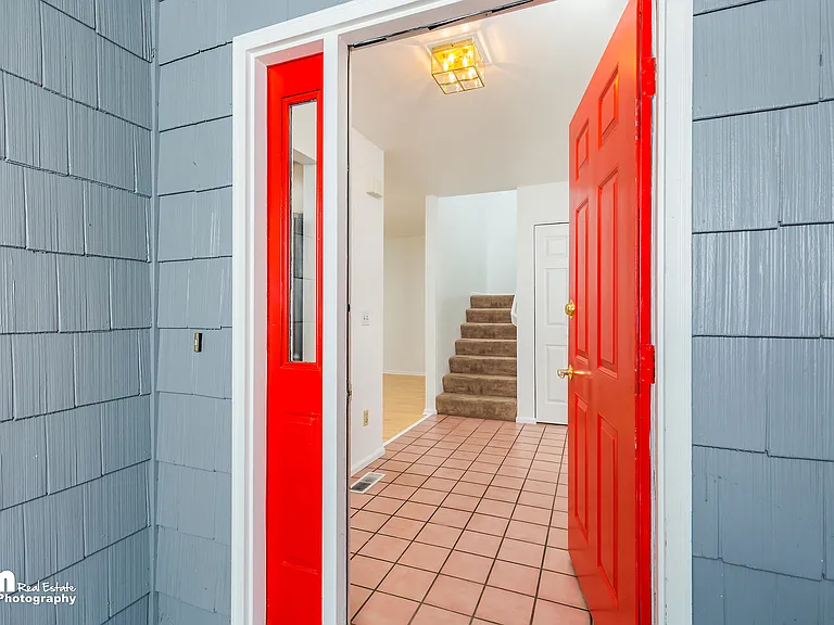 1821 Commodore Dr — Photo 7