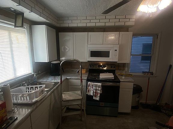 2nd image of 11002 Parkedge Dr