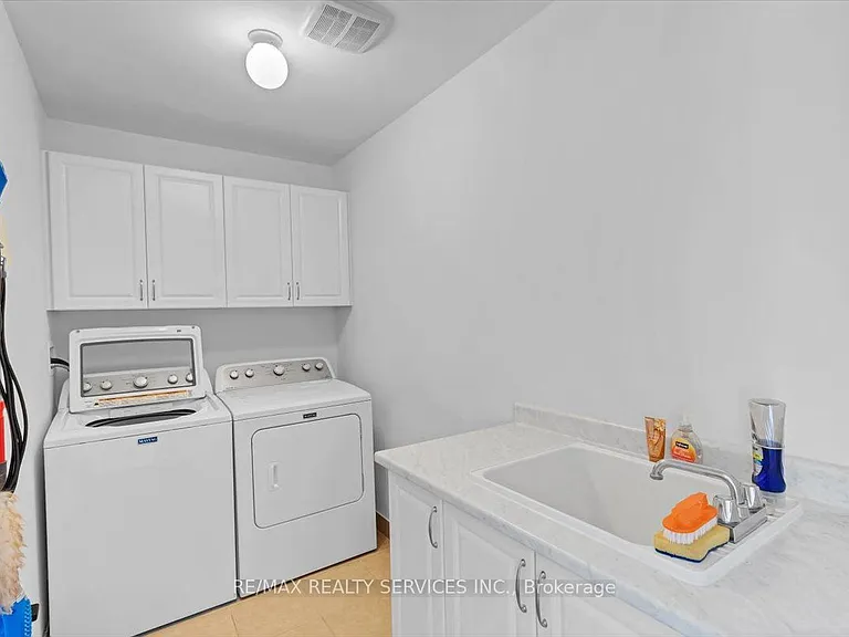 84 Bannister Cres — Photo 19