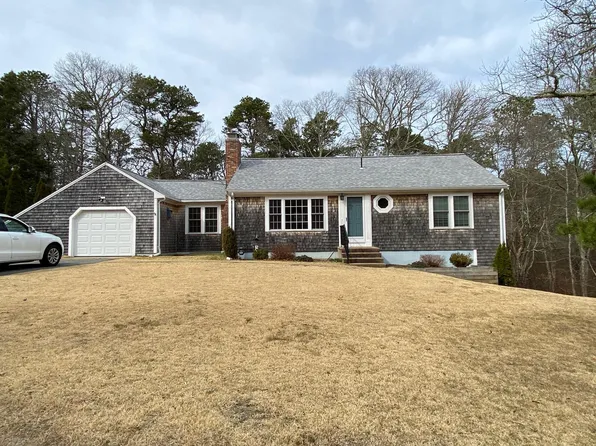 18 Myrtle Ln, Yarmouth Port, MA 02675
