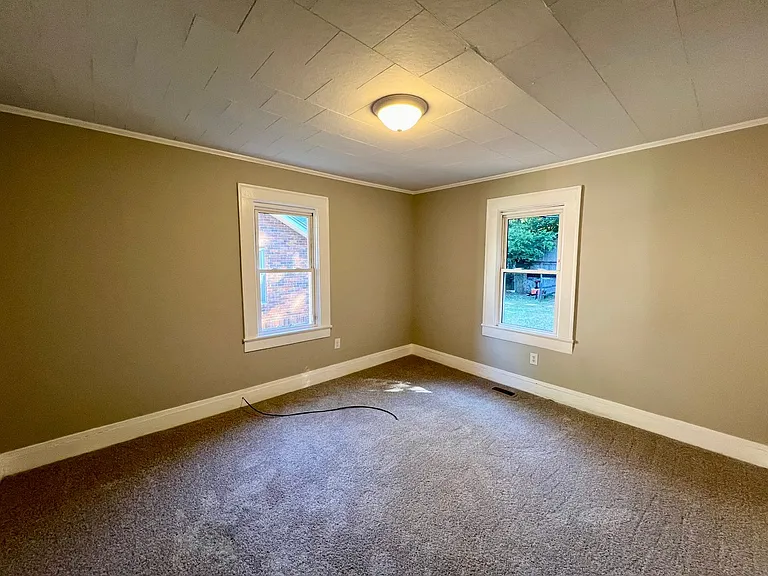 111 Highland Ave — Photo 9