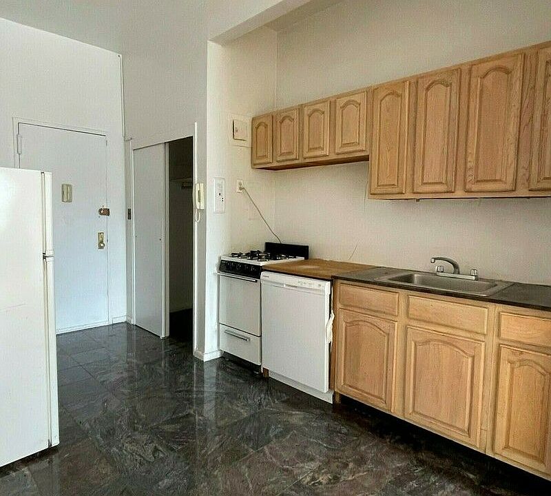 2nd image of 215 W 101st St #11H