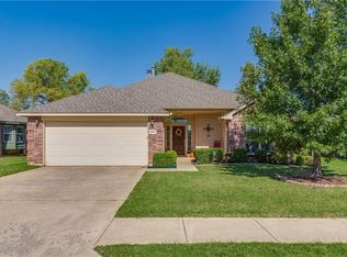 9953 SW 23rd St, Yukon, OK 73099