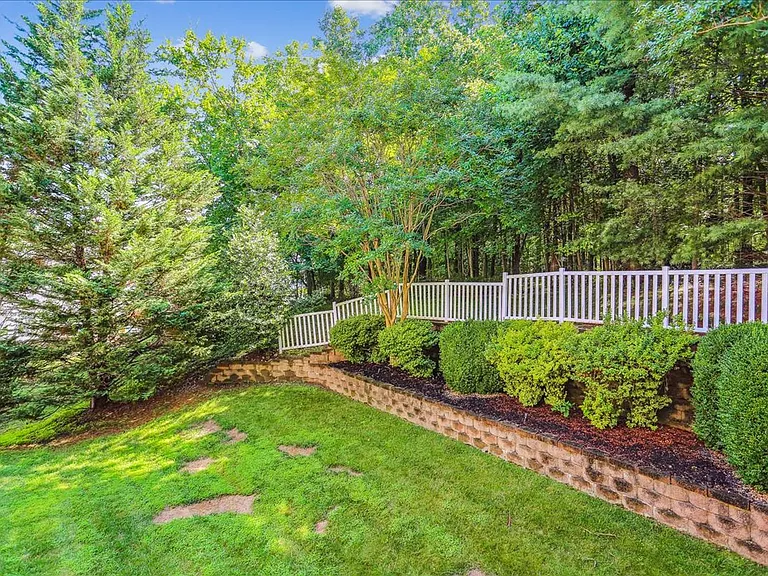 8931 Falls Farm Dr — Photo 19