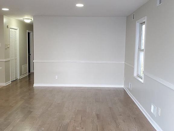 5th image of 934 W Side Ave Floor 1