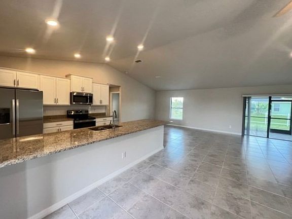 3rd image of 809 NE 44th Ln