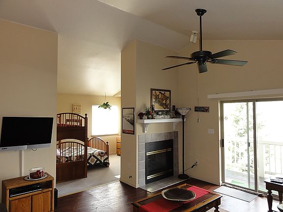 Gas fireplace, ceiling fan