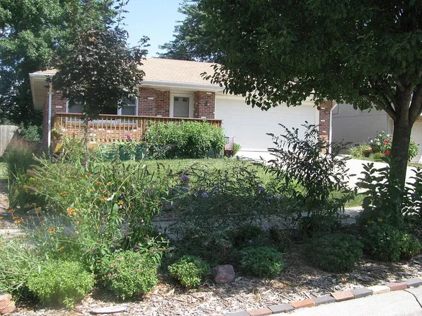 7120 Eagle Dr, Lincoln, NE 68507