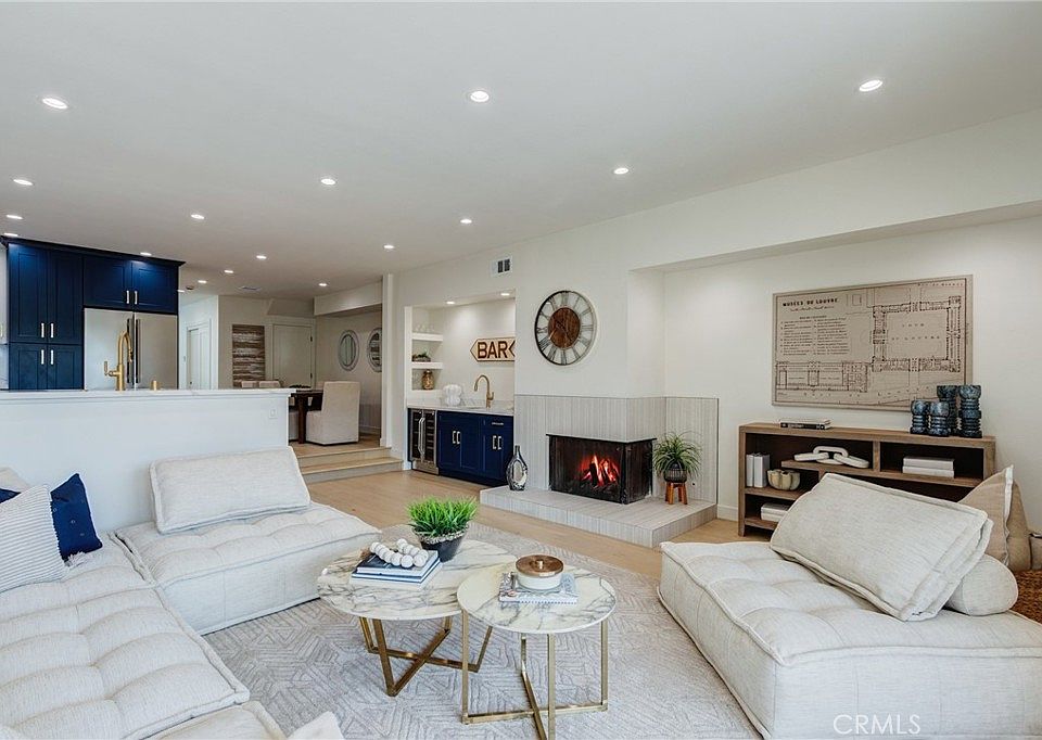 1st image of 11919 Mayfield Ave APT 2