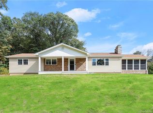 6 Split Rock Rd, Trumbull, CT 06611