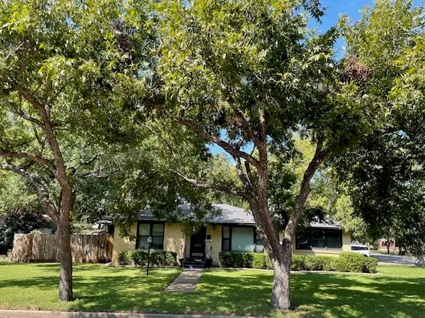 313 N Reagan St, West, TX 76691