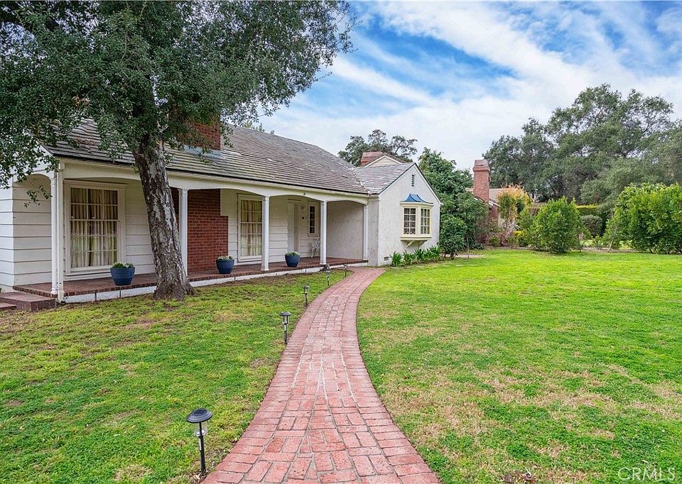 1st image of 30 Hacienda Dr
