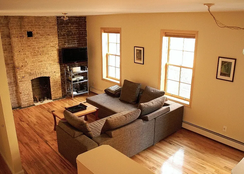 204 Front St #3