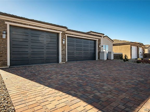 3rd image of 1858 E Desert Bloom Drive