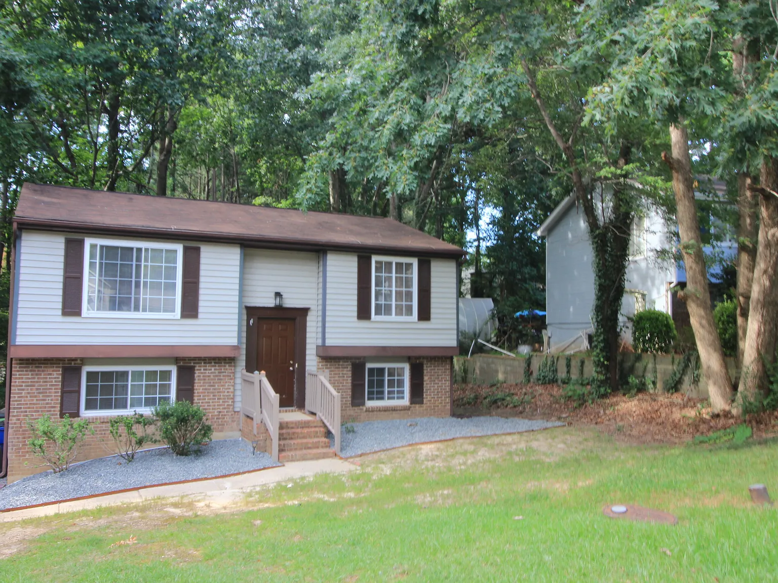 4 bed, 2.0 bath, $2,000 — Photo 2
