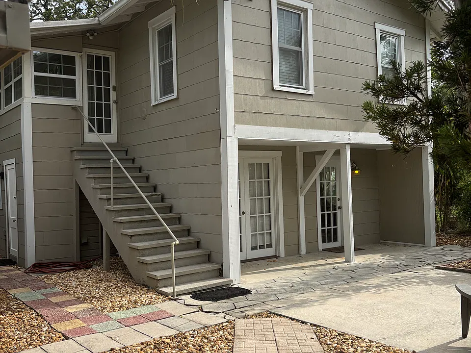 1213 E Powhatan Ave