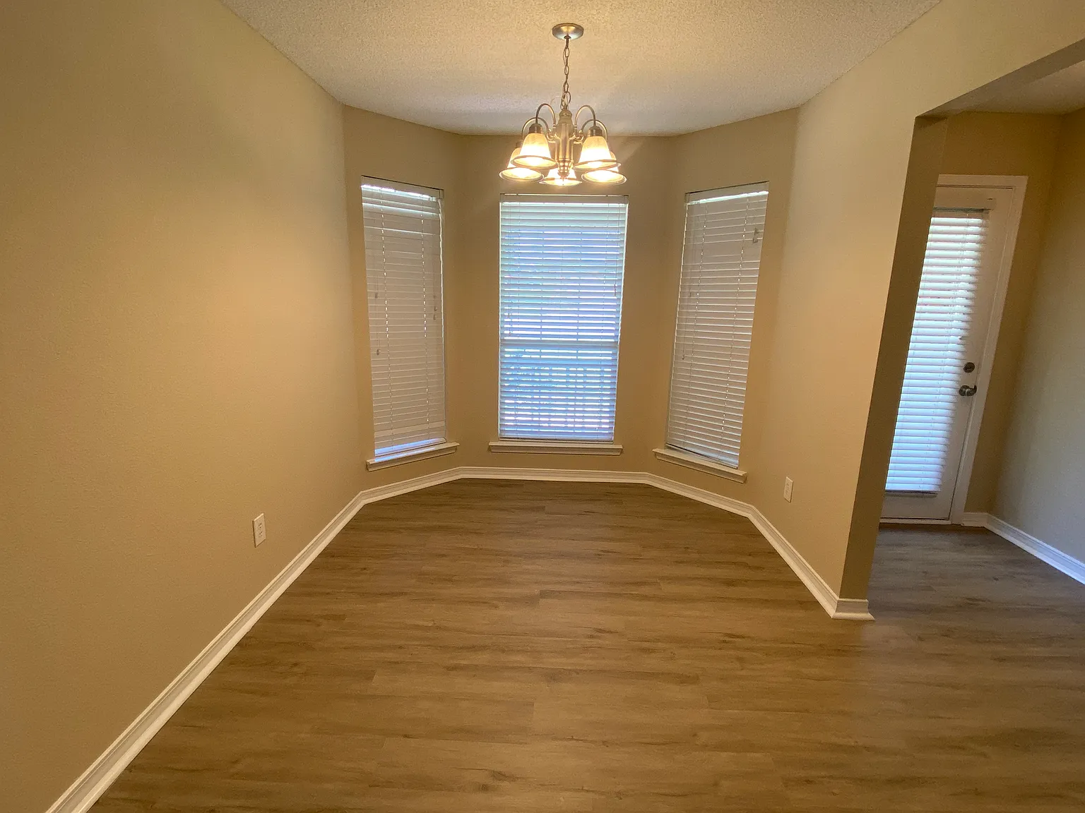 Available Mid September4 Bedroom / 2 Bath In Spanish Fort! — Photo 4