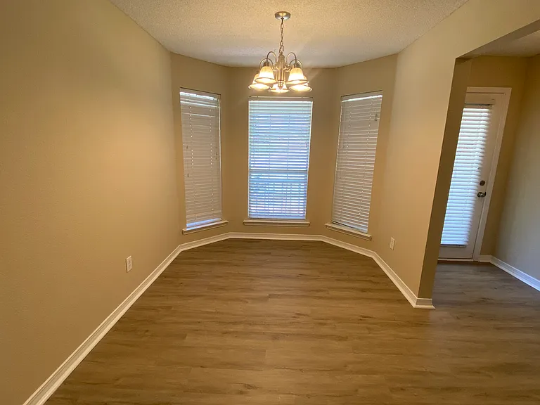 11815 Balsam Ct — Photo 4