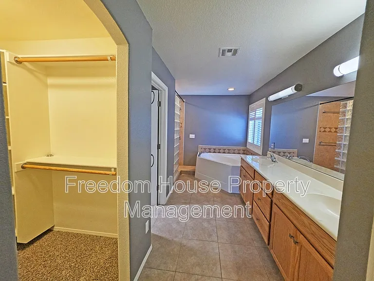 111 Mondale Ct — Photo 42