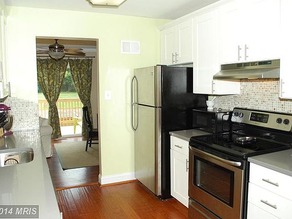 3rd image of 955 Ferndale Ave