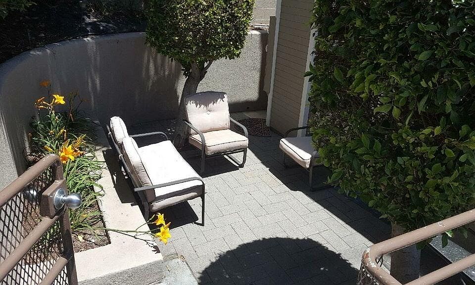 pic of front patio