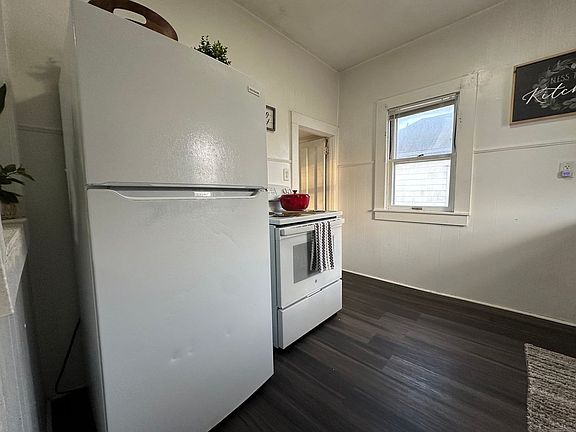 5th image of 1027 Lincoln St