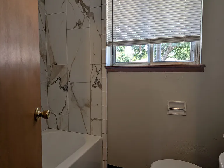 728 SW 4th Pl — Photo 8