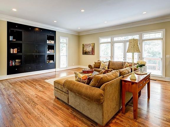 5th image of 3042 Brightwood Ln SE