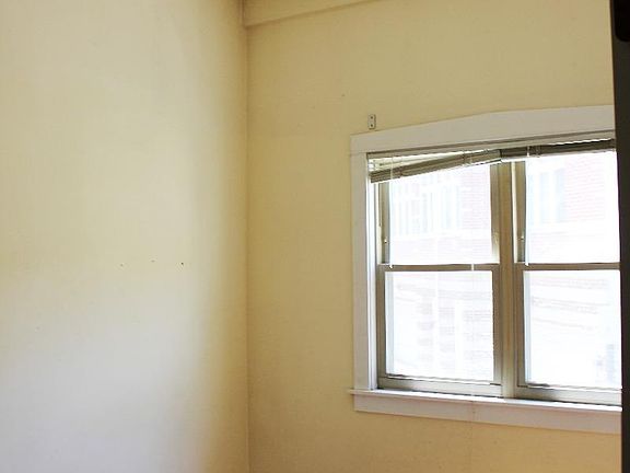5th image of 2432 N Marshfield Ave #1