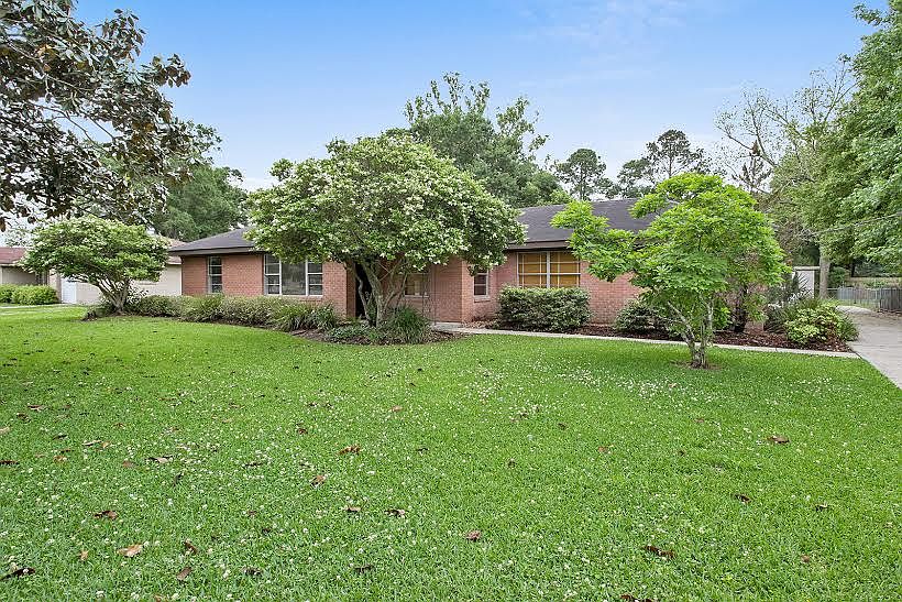 1st image of 227 W McNeese St