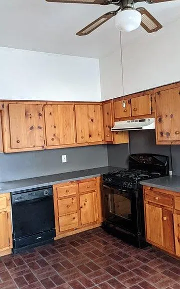 119 W Burke St — Photo 10