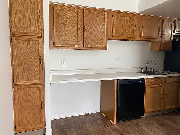 Palms East Apartments — Photo 45