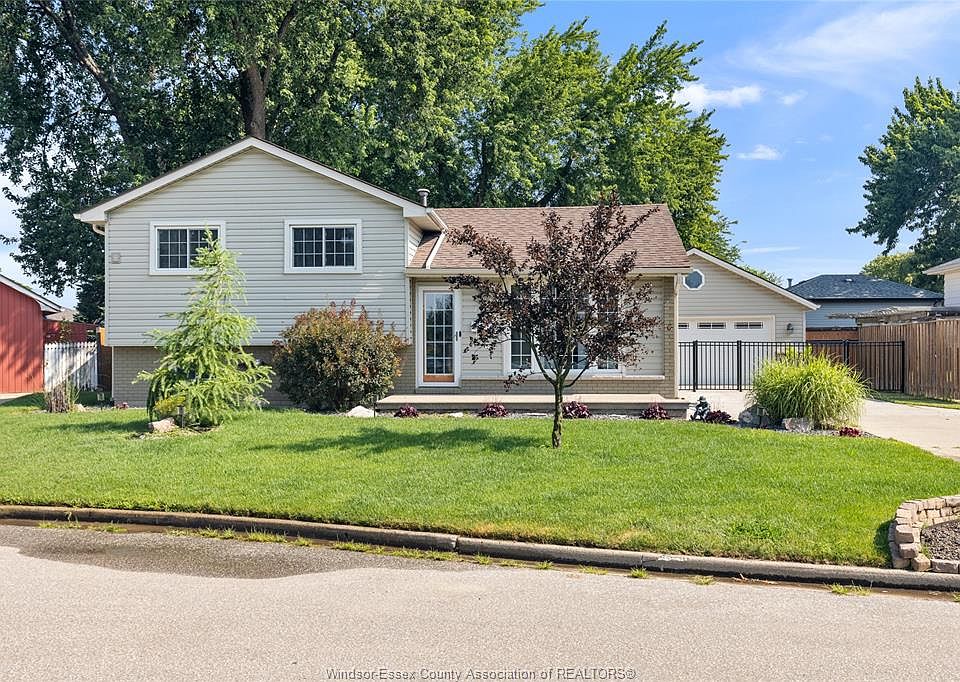 1st image of 2935 Granby Cres