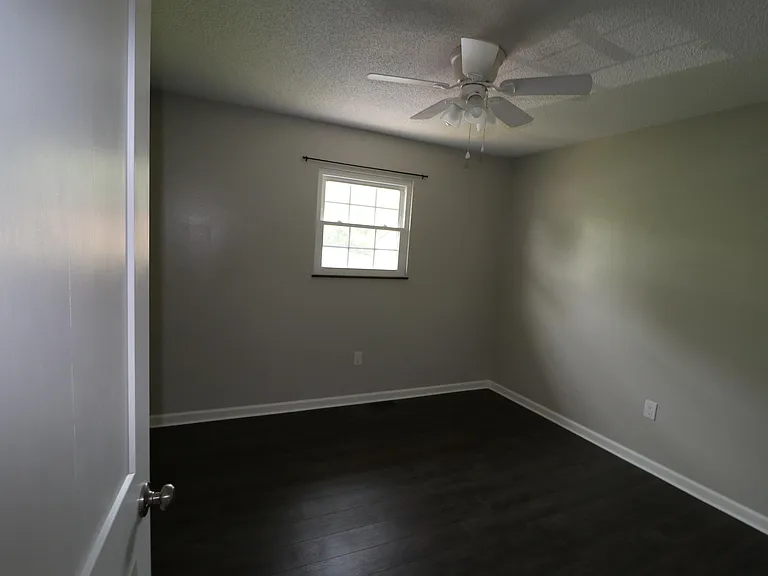 937 Ragle St — Photo 11