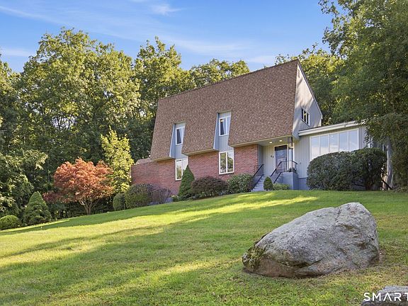 2nd image of 62 Wyneding Hill Road