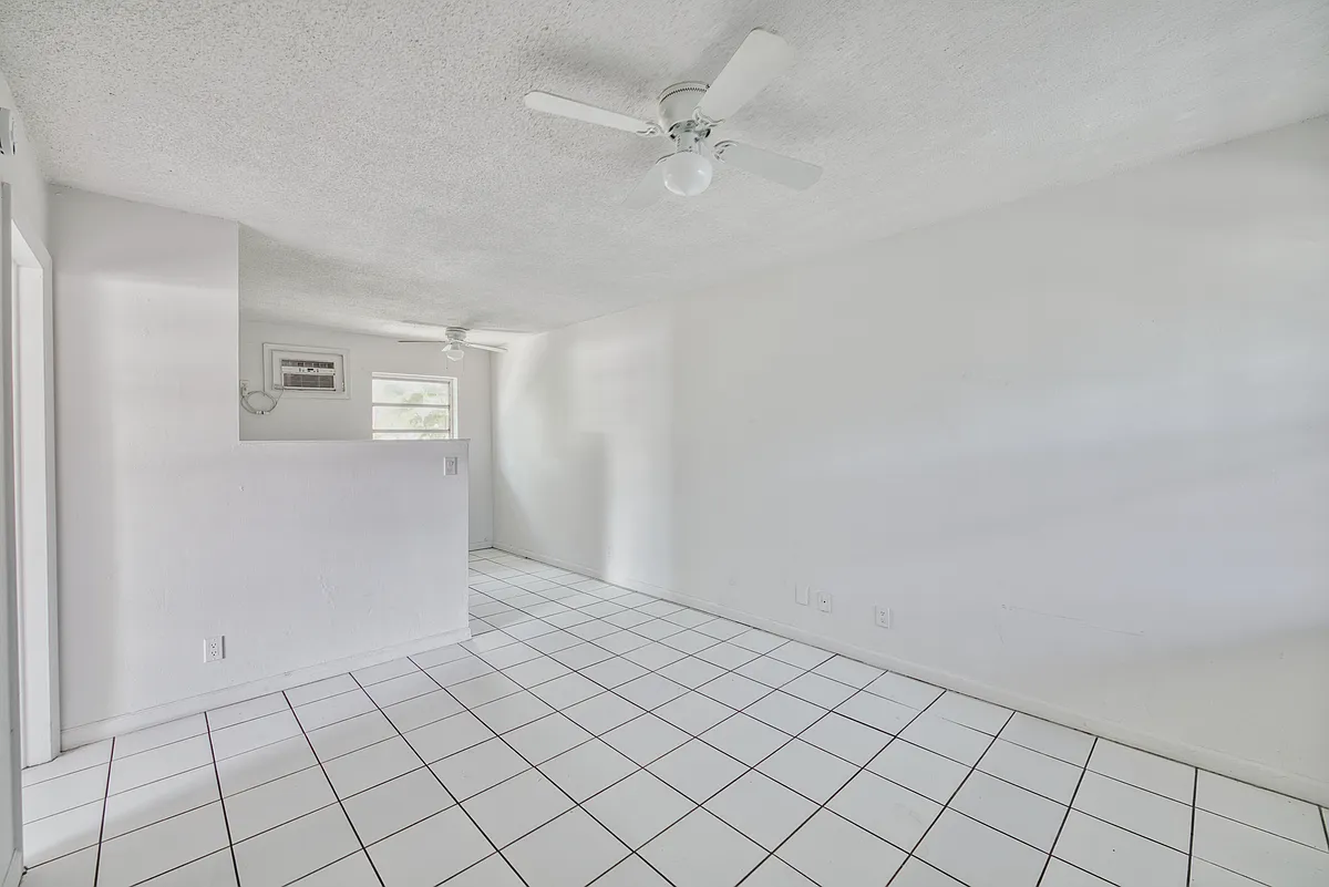 living room - 400 SE 31st St #5