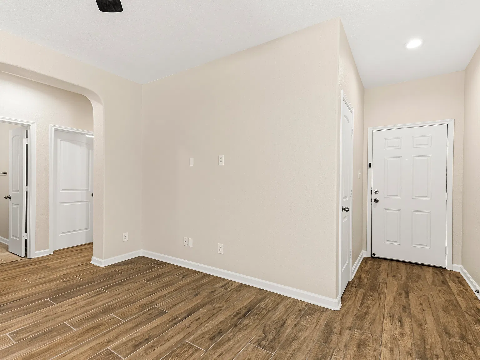 3 bed, 1227 sqft, $1,650 — Photo 4