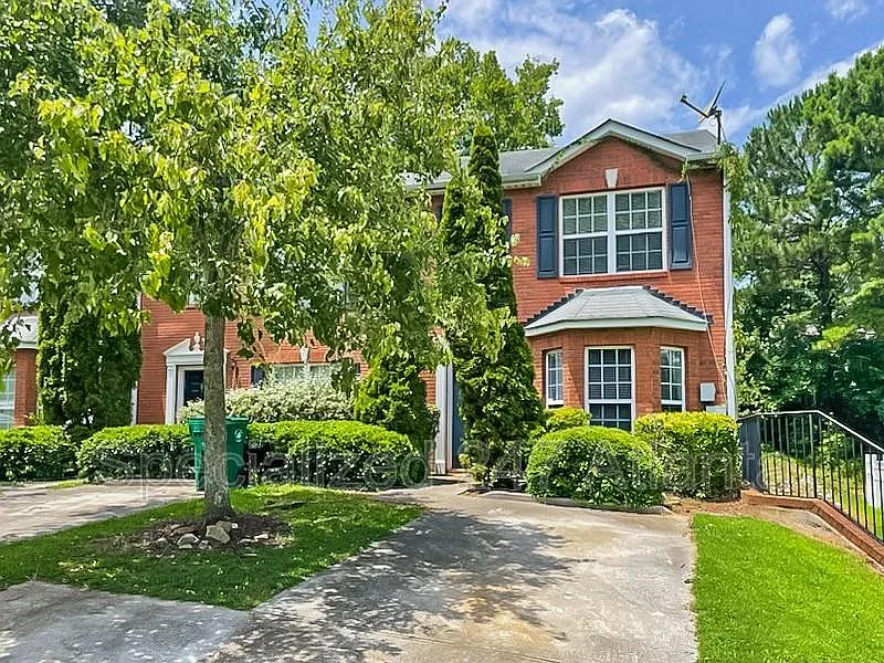 3 bed, 2.5 bath, 1468 sqft, $1,645 — Photo 2