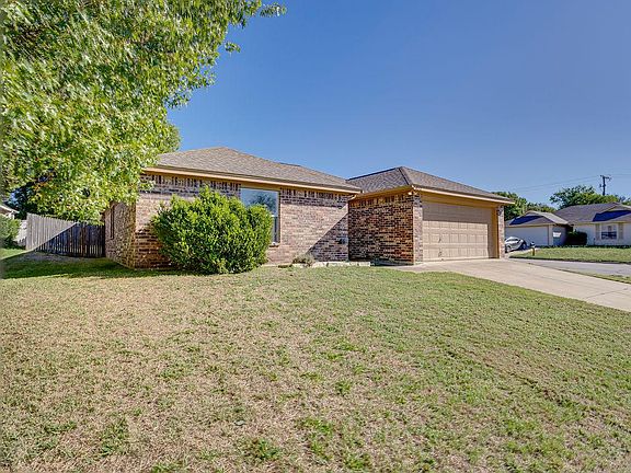 2nd image of 4032 Devonaire Dr