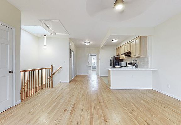 5th image of 66-30 Saunders St #2